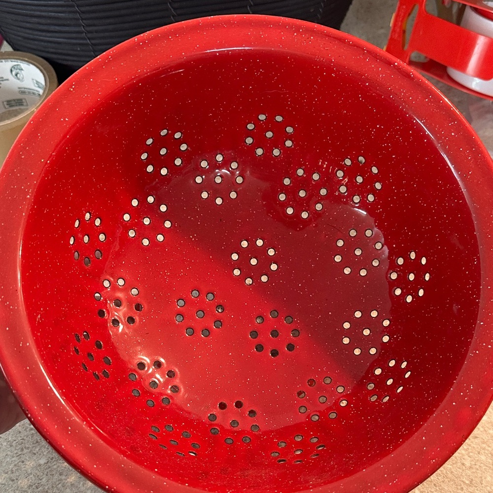 Vibrant Red Kitchen Colander - Picture 4 of 4